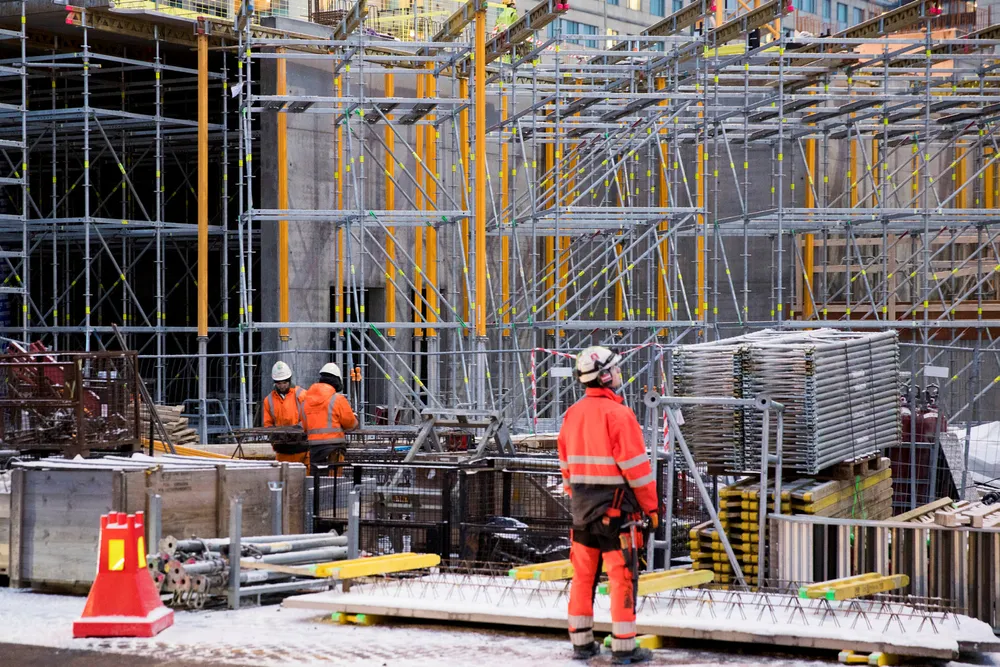 En rask og langvarig vekst i bygge- og anleggsbransjen pleier nesten unntak å ende i økonomisk nedtur. Bildet er fra en byggeplass i Bjørvika i Oslo.