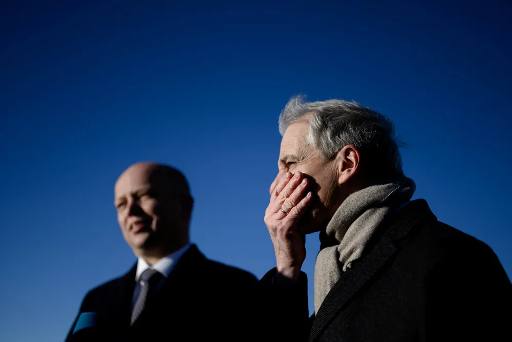Statsminister Jonas Gahr Støre (til venstre) skal til Brussel i februar. EUs klimatoll blir trolig ett av temaene. Nå anklages Trygve Slagsvold Vedums Finansdepartement for å være for trege med å lande hva Norge mener om saken.