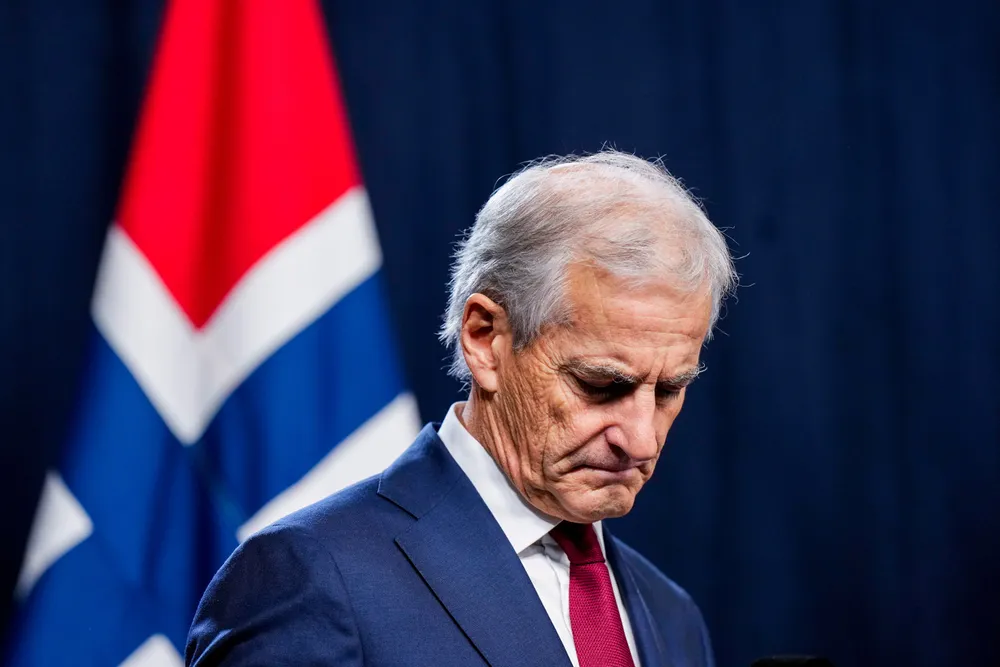 Jonas Gahr Støres fremtid som Ap-leder var tema da fylkeslederne i Ap møttes digitalt mandag kveld. Et flertall mente han burde gå av.