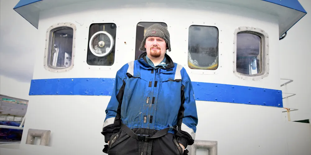 Håvard Vikedal Pedersen er på vei til Svolvær med «Aage Steinar» for å fornye radiosertifikat og kransertifikat på båten. – Det er ikke noe ekstraordinært, men noe som må gjøres når vi har tid, sier Pedersen.