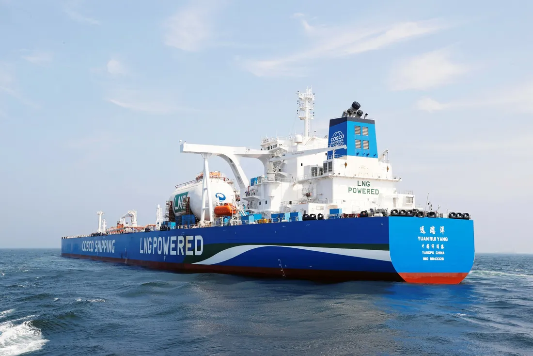 メンテナンス VESSEL The biggest single crane vessel in the world makes history