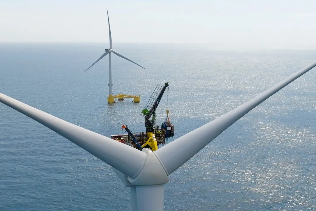 最新の激安 China unwraps Recharge | day landmark on turbine wind 10MW first 洋書