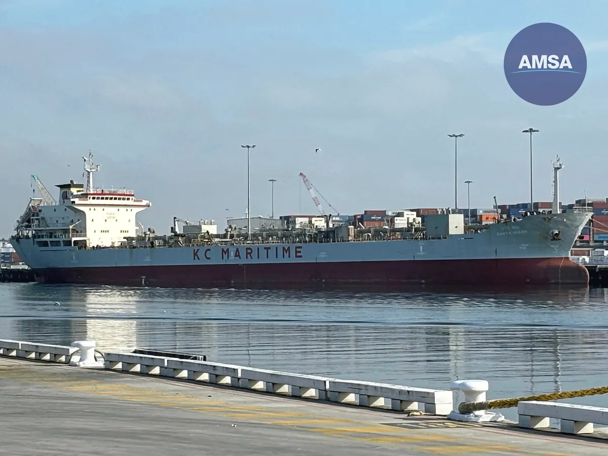 Poezdda sikish porno video