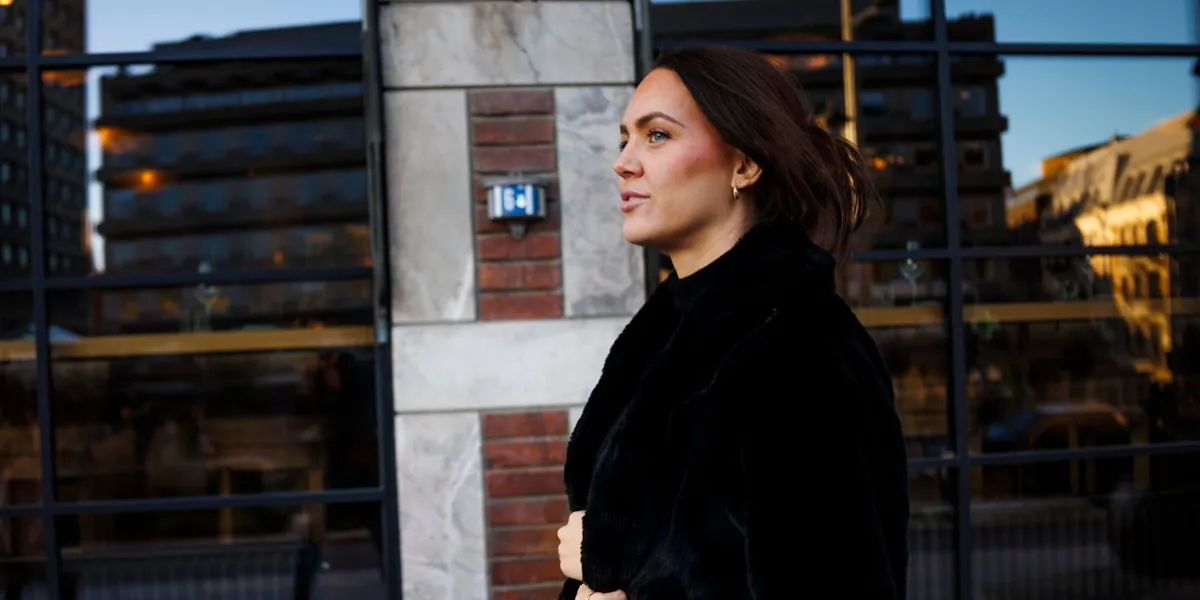 Tidligere Elden-partner Belinda Boothby: – Jeg er drittlei av menn 50 pluss som skal skryte