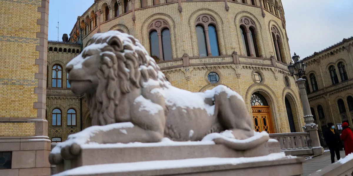 Høyre, Krf og Venstre blir med på skattekommisjon