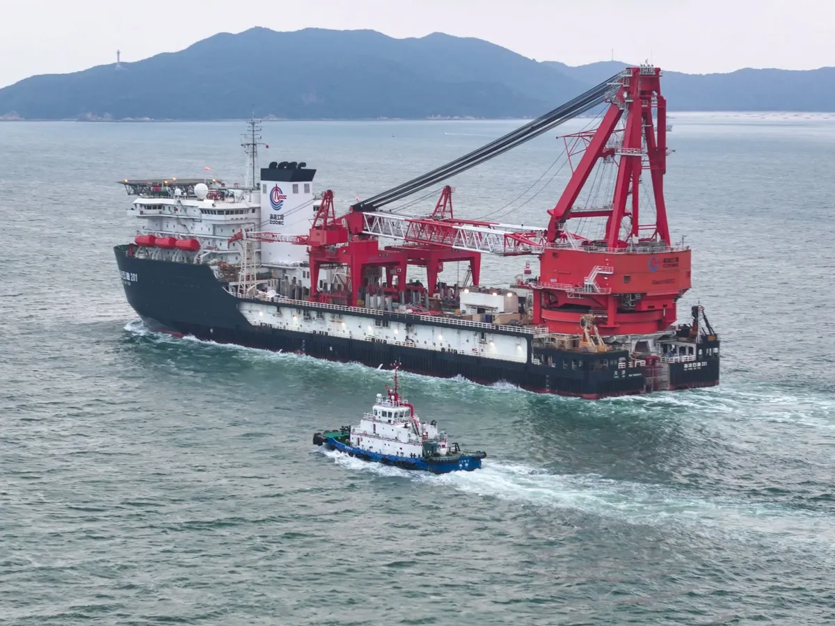 Juda yosh er-xotin ozlarining jinsiy aloqalarini suratga olish uchun operatorni taklif qilishdi.