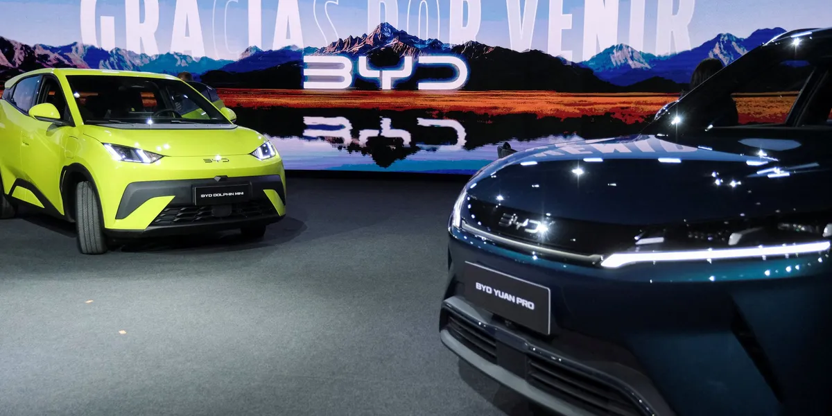 Tech-løft gir Nikkei-rekord – svak PMI og BYD-fall tynger Kina