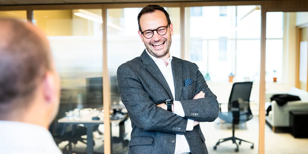 Stortingets nest rikeste blir Stordalens nye pr-partner
