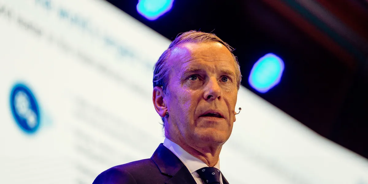 Frontline stiger etter analytikerjusteringer