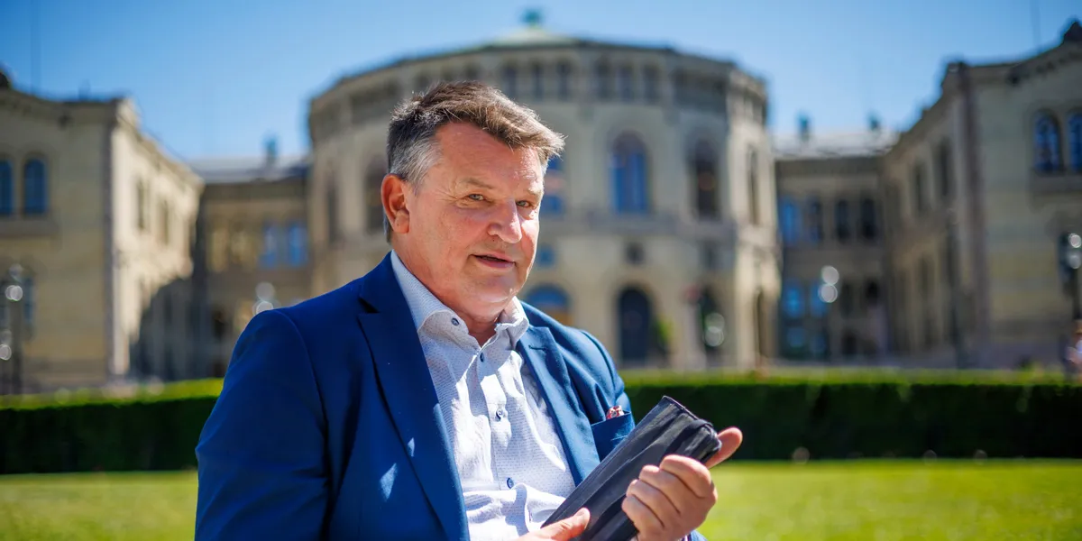 Bibliotekselskap får supergevinst på skolebøker – Tor Mikkel Wara reagerer