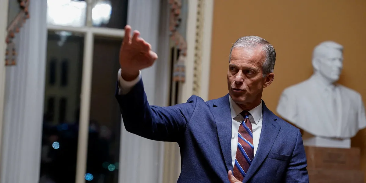 Senatet i USA har vedtatt budsjettforslag for å gjenåpne statsapparatet