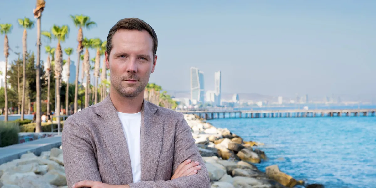 Dyremat-gründer flyttet til Kypros – nå rådgir han andre som ønsker det samme