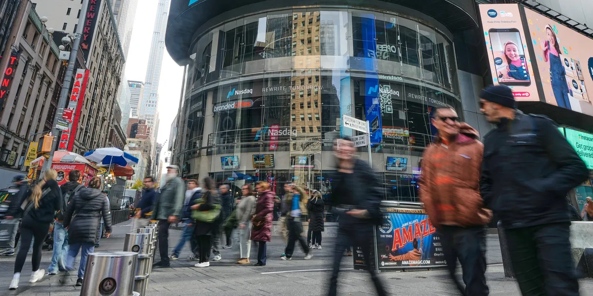 Wall Street stiger fra start etter gårsdagens tunge fall: - Ikke unaturlig at det kommer noen korreksjoner