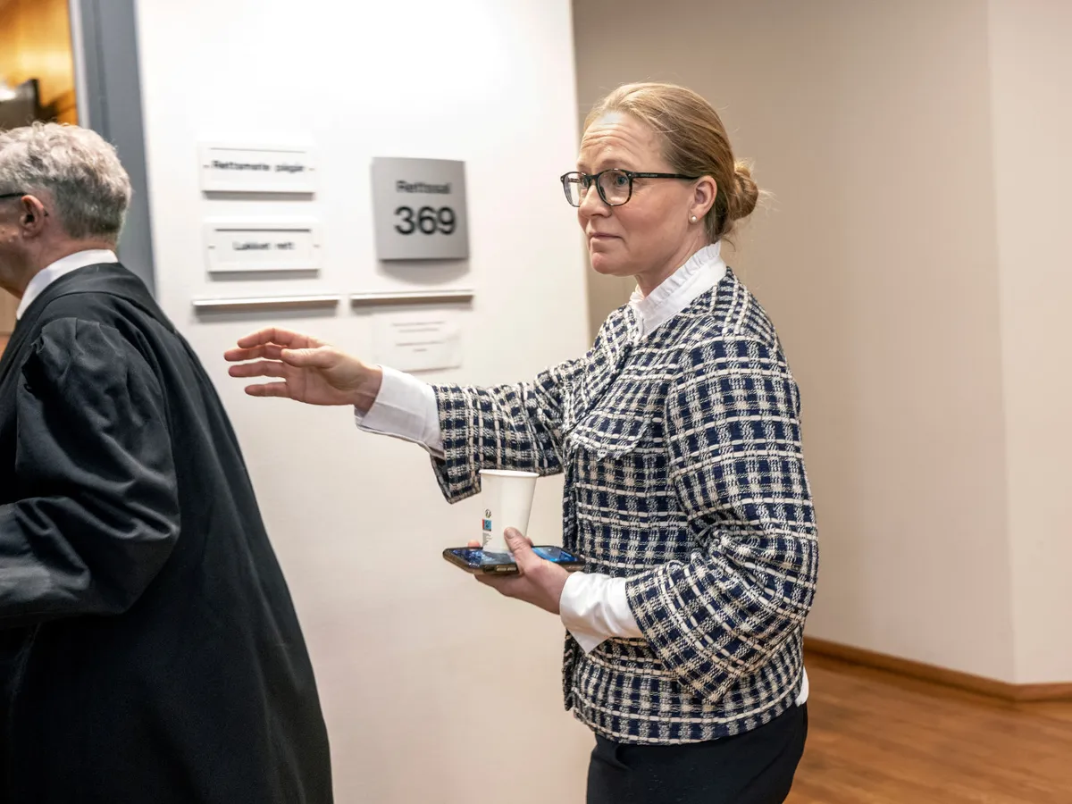 Rus porno seks: akaning xotini ozini sikadi