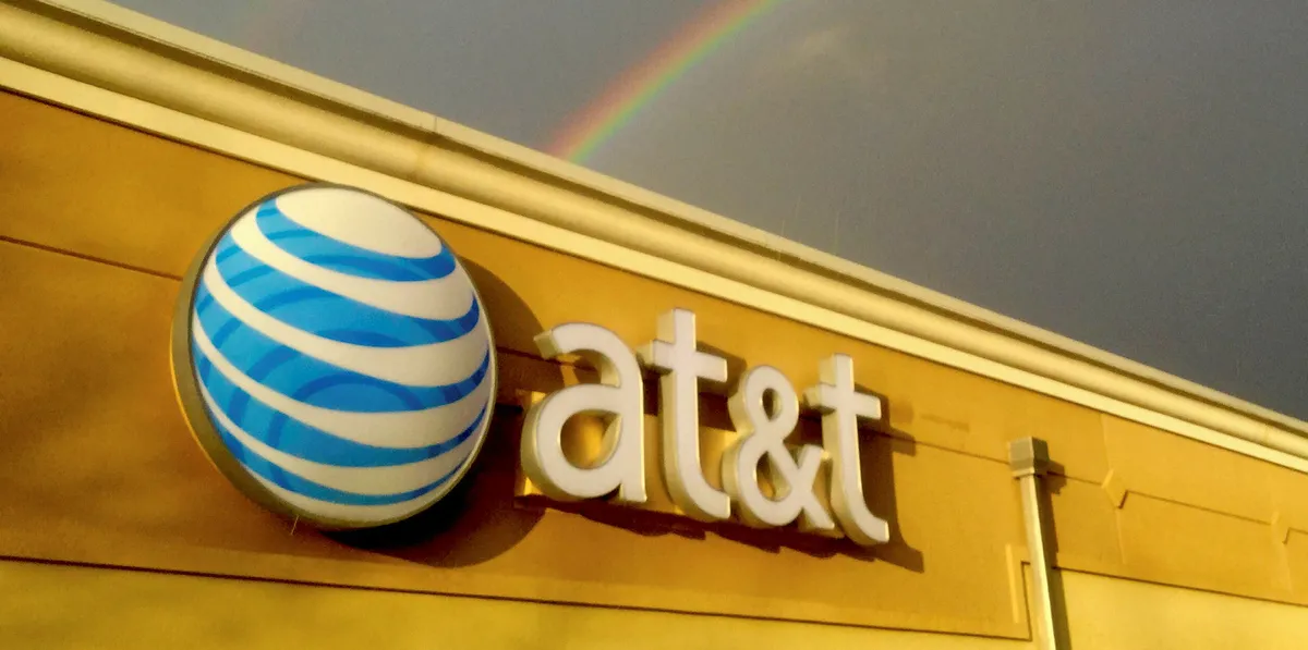 AT&T dials up almost 1GW of new wind and solar deals in US | Recharge