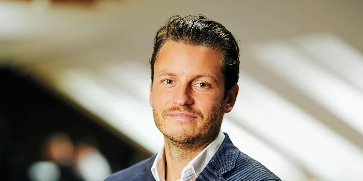 Shipbroker Lightship Chartering axes junior brokers at three shipping hubs