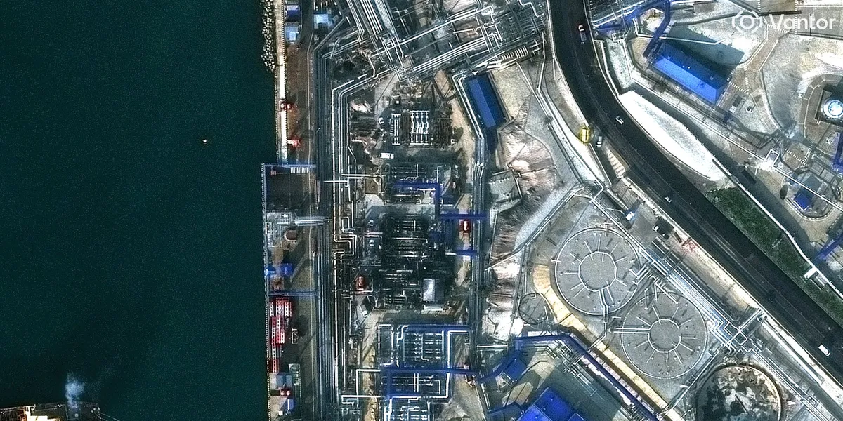 Oil tanker loadings restart after Ukrainian attack on key Russian port