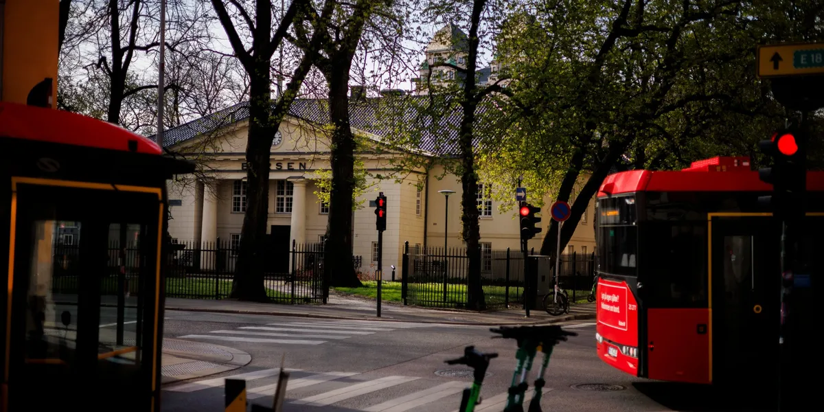 Oslo Børs åpner svakt ned