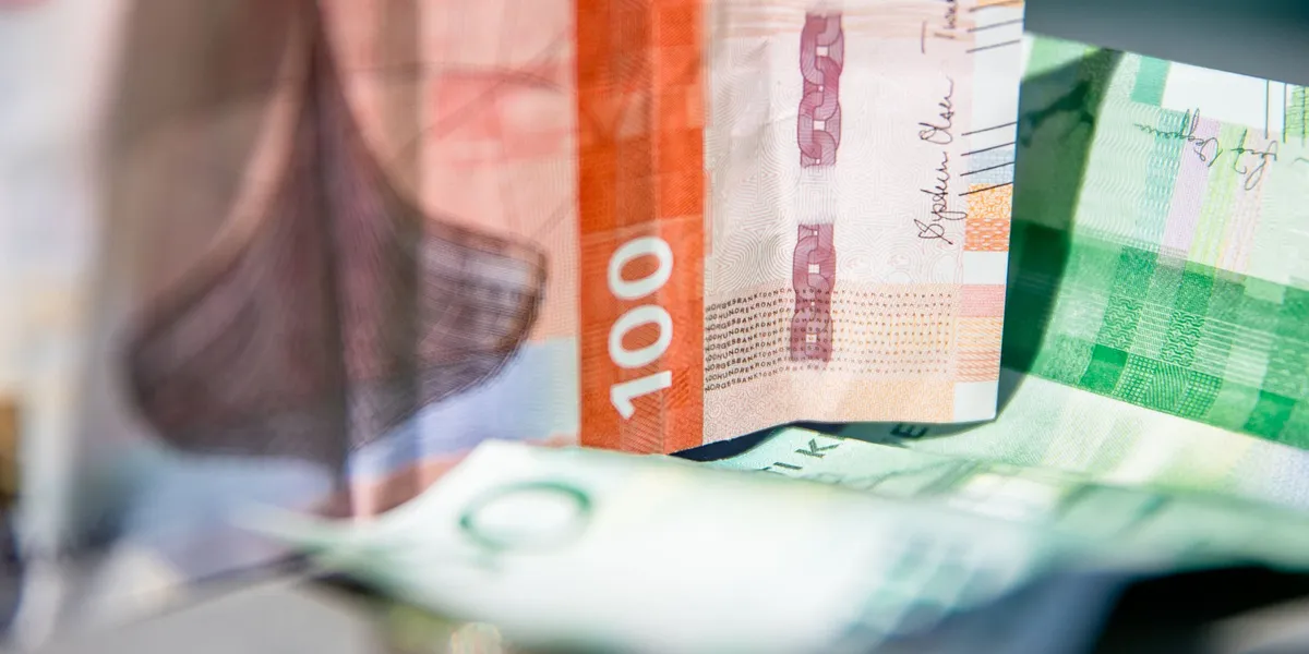 Regjeringen kutter inntektsskatten for nesten alle