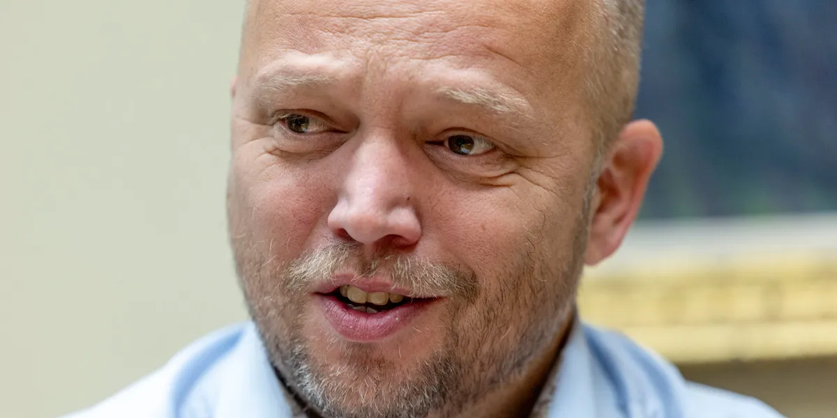 E24: Sp vil endre skattekommisjonens mandat for å få med Frp