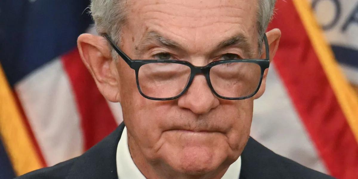 Fed kuttet renten – desember-kutt er «langt ifra» avgjort