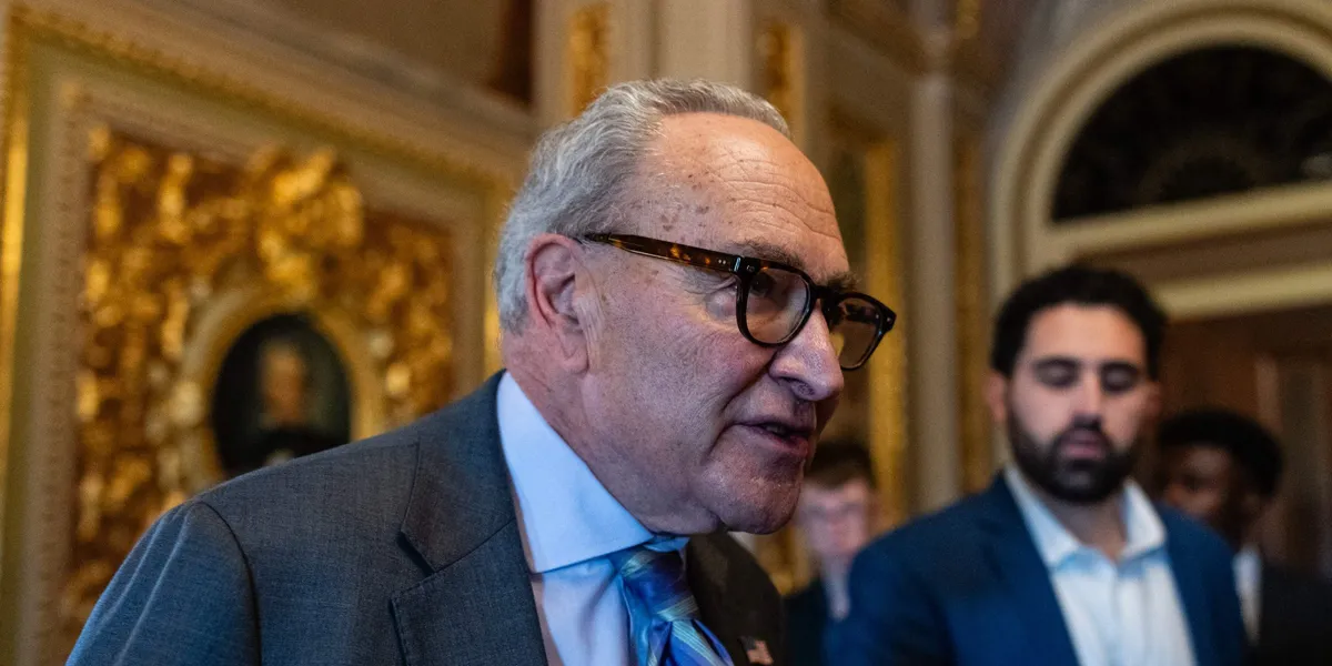 Demokratenes leder i Senatet med forslag om å gjenåpne statsapparatet i USA