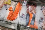 Fiskedisken i en Meny-butikk i Oslo. Bildet er fra arkiv og lakserprisen er en annen i dag enn da bildet ble tatt.