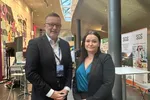 Jan Erik Larsen, administrerende direktør i Kruse Larsen og seniorrådgiver Veronica Isabell Pedersen.