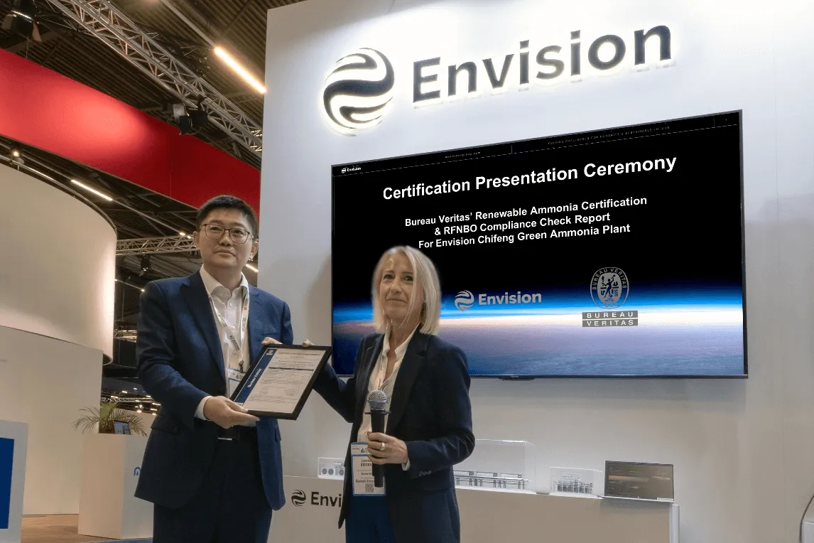 Envision's Frank Yu receiving renewable ammonia certification for its Chifeng green hydrogen project from Bureau Veritas' Laurence Boisramé.