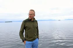 Oppdretter Sondre Eide er daglig leder i Eide Family. – Vi trenger i det minste en forsterket miljøfleksibilitet, mener han om havbruksforliket på Stortinget.