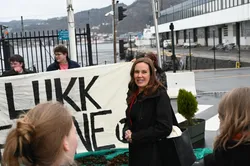 Fiskeri- og havminister Marianne Sivertsen Næss (Ap) presenterte havbruksmeldingen 10. april. Et flertall på Stortinget har blitt enige om å gjøre flere endringer i forslagene hun la frem.