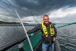 Bremnes Seashore, her ved direktør for kommunikasjon og samfunnskontakt, Simon Nesse Økland, håper det er rom for sesongtilpasset MTB i ventetiden på havbruksmeldingens fremtid.